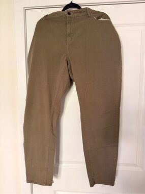 Dapper Boi Women's Straight-Leg Trousers in Olive